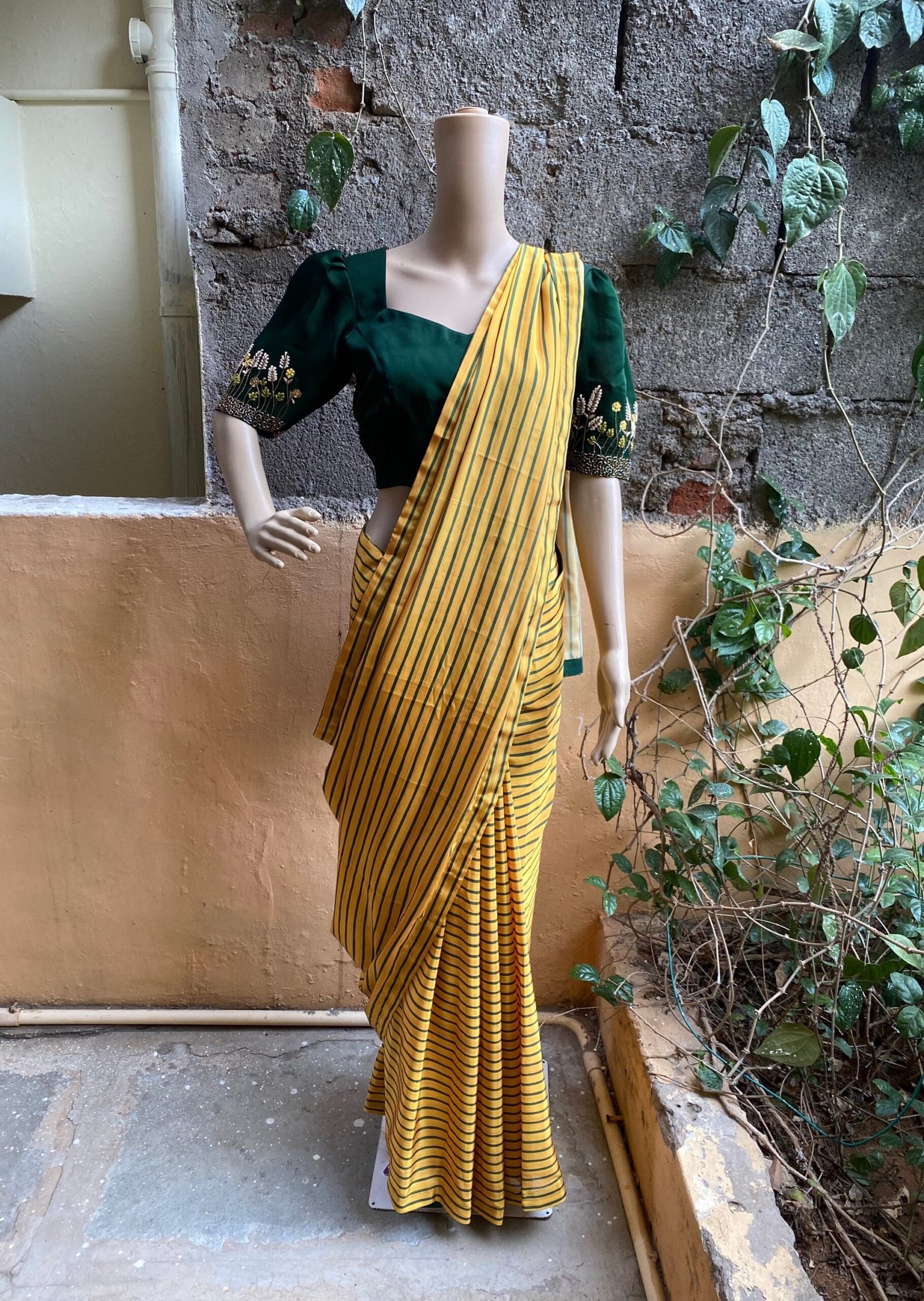 Stripes Saree with blouse/ crepe saree embroidery blouse / modern saree USA / stripes designer saree / cocktail saree/ modern saree blouse