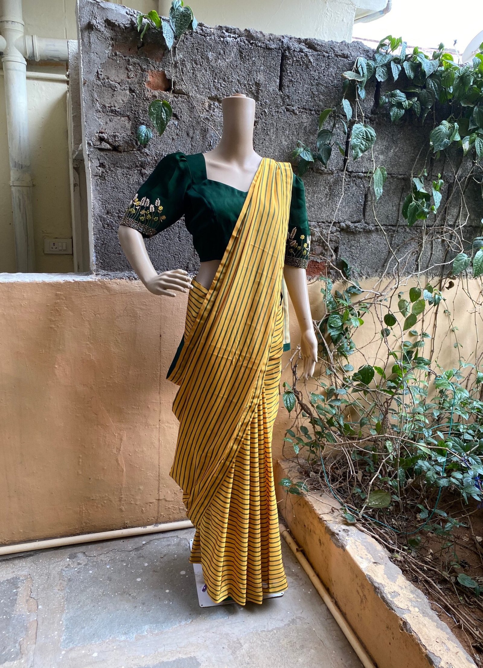 Stripes Saree with blouse/ crepe saree embroidery blouse / modern saree USA / stripes designer saree / cocktail saree/ modern saree blouse