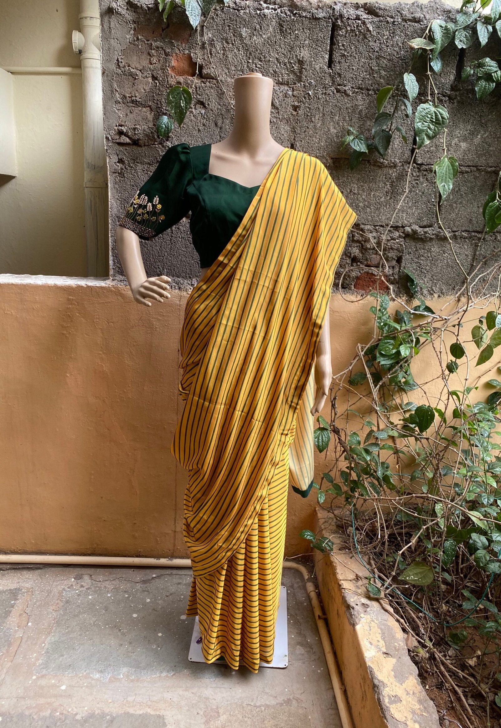Stripes Saree with blouse/ crepe saree embroidery blouse / modern saree USA / stripes designer saree / cocktail saree/ modern saree blouse