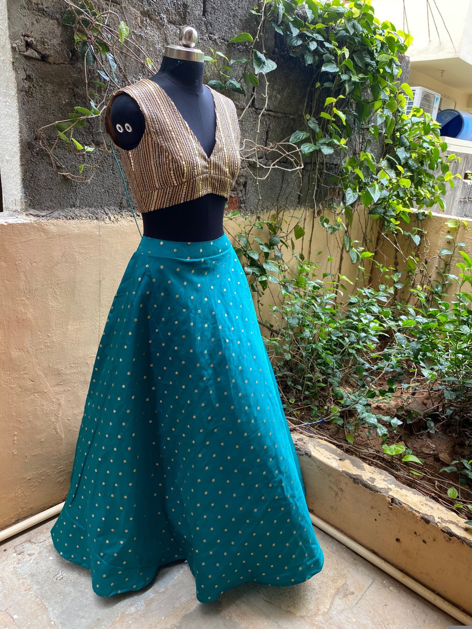 Women’s lehenga set / teens crop top lehenga / Indian crop top skirt USA / wedding lehenga USA /sequin lehenga top with silk skirt/voggish