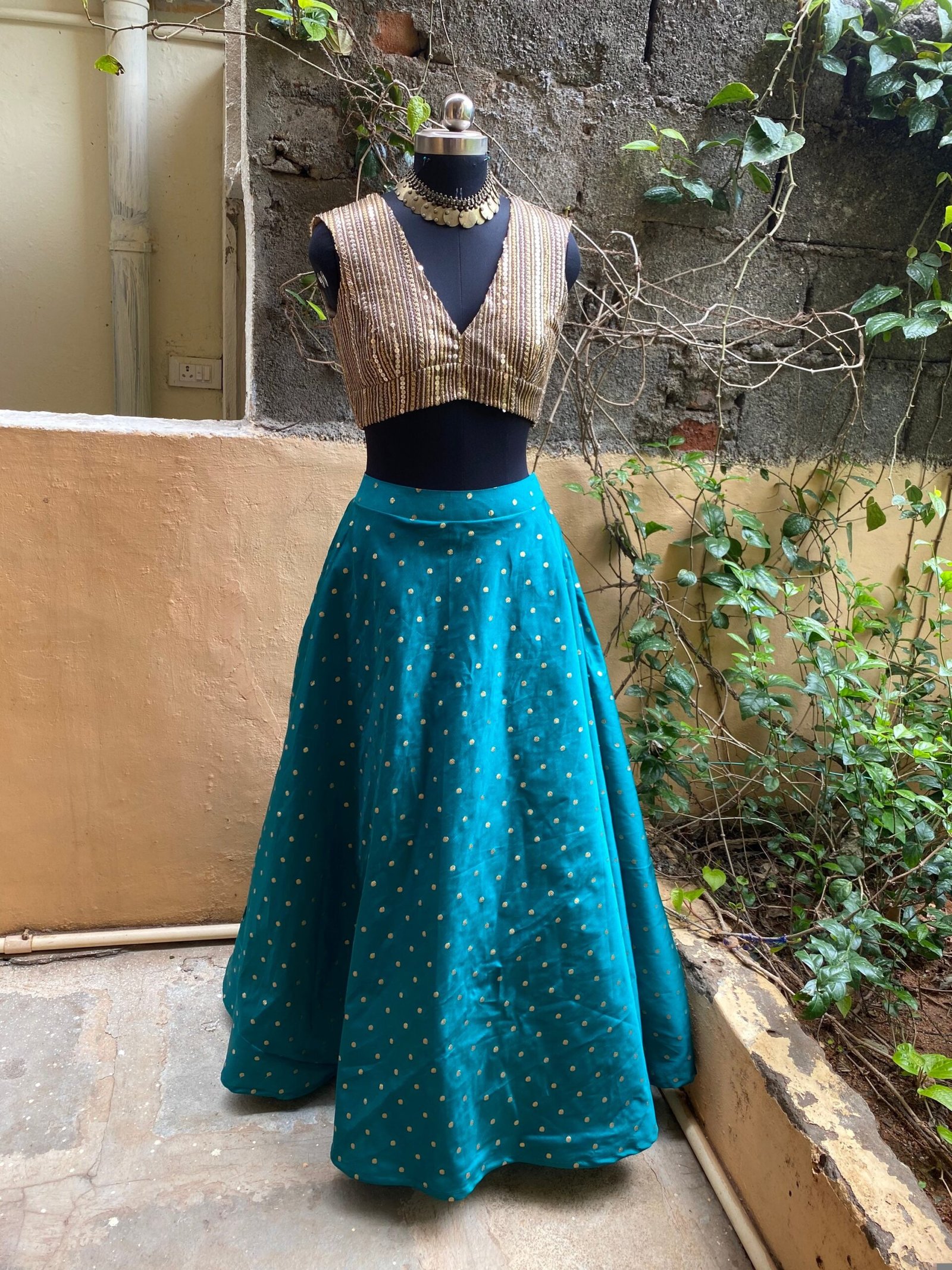 Women’s lehenga set / teens crop top lehenga / Indian crop top skirt USA / wedding lehenga USA /sequin lehenga top with silk skirt/voggish