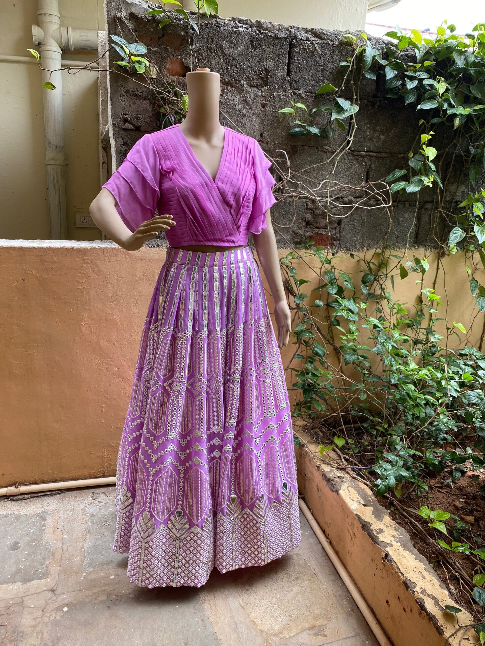Women’s lehenga set / crop top lehenga / Heavy crop top skirt USA / wedding lehenga USA /sequin lehenga skirt/voggish