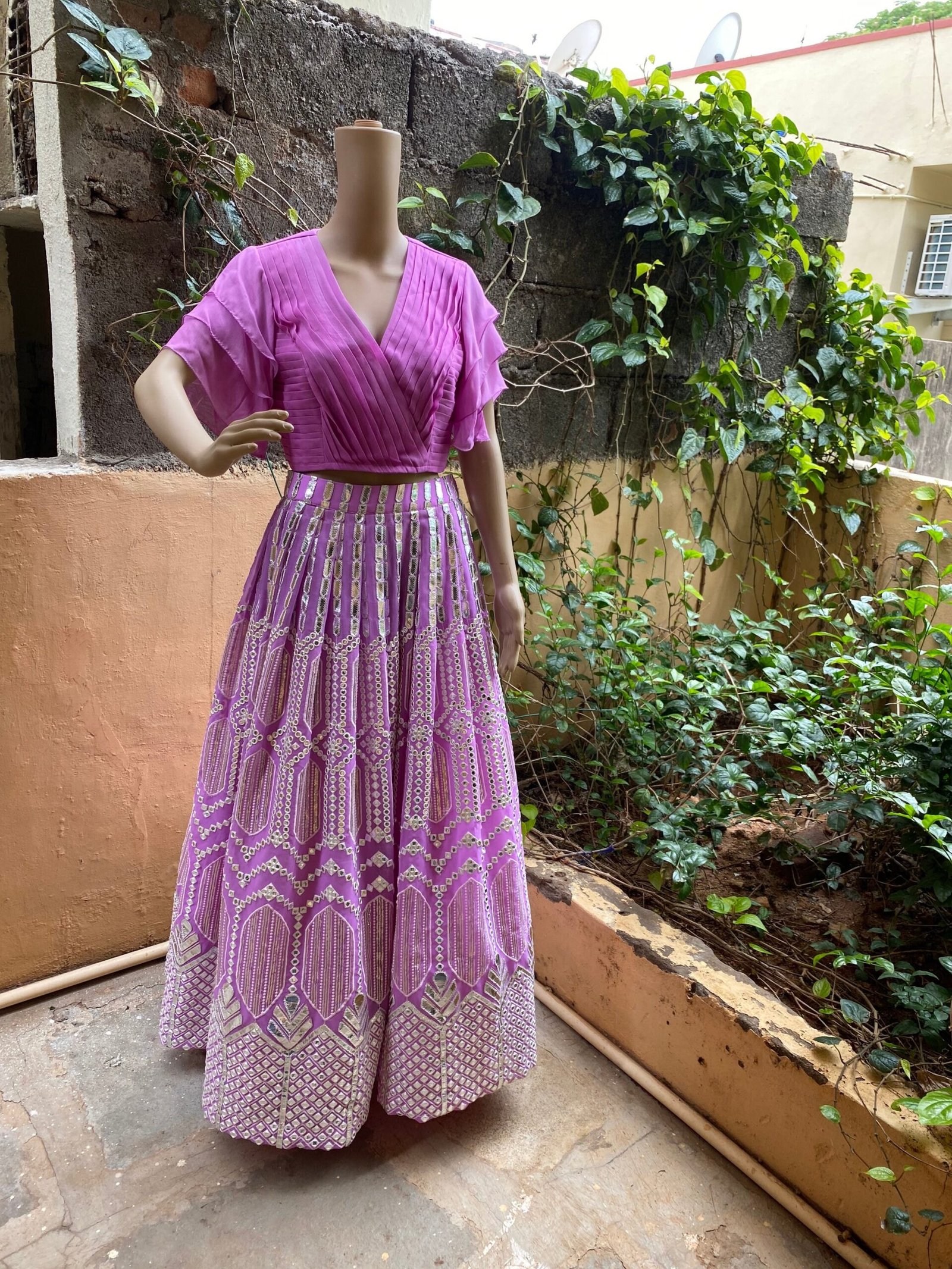 Women’s lehenga set / crop top lehenga / Heavy crop top skirt USA / wedding lehenga USA /sequin lehenga skirt/voggish