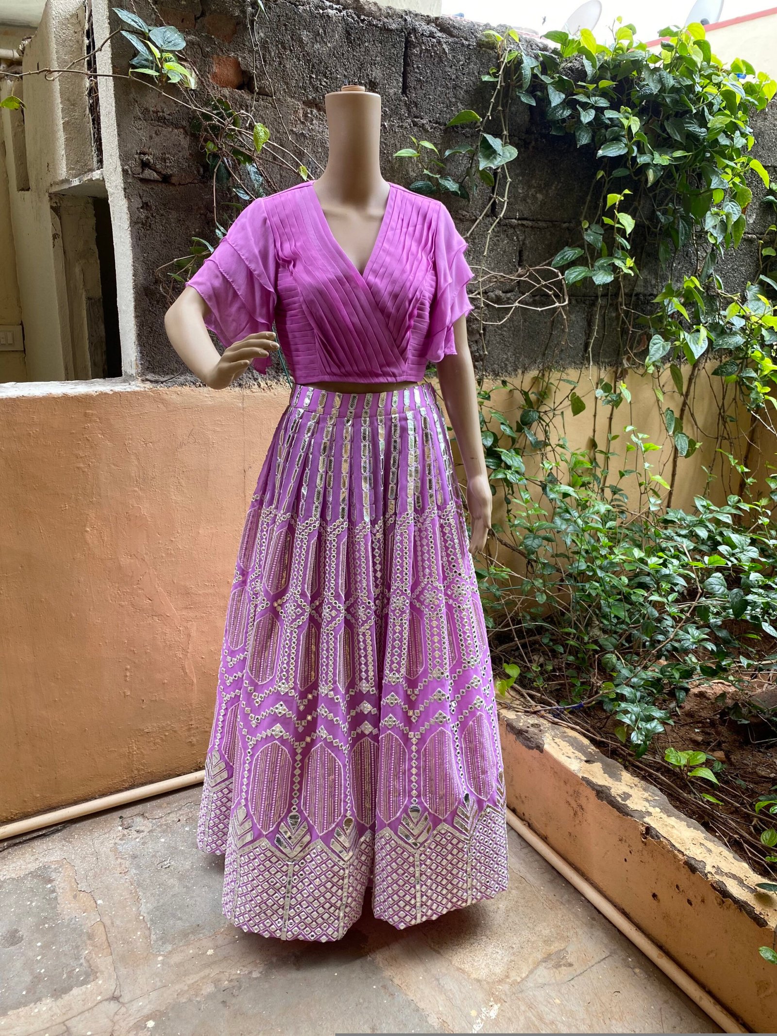 Women’s lehenga set / crop top lehenga / Heavy crop top skirt USA / wedding lehenga USA /sequin lehenga skirt/voggish