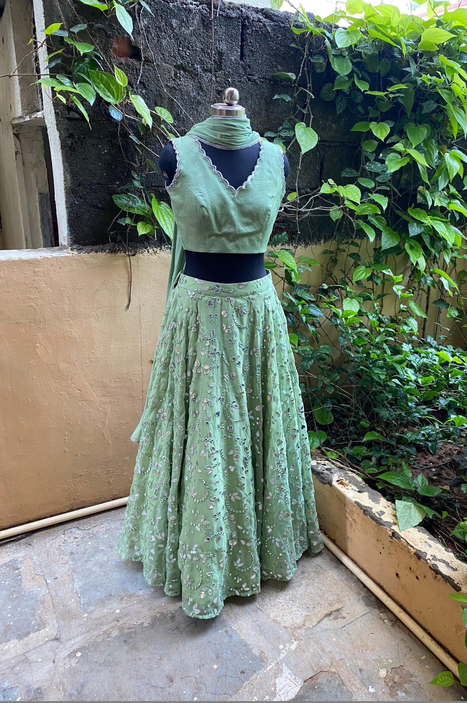 Women’s lehenga Set / mehendi crop top lehenga / Indian crop top skirt USA / wedding lehenga choli USA / lehenga skirt with dupatta /voggish