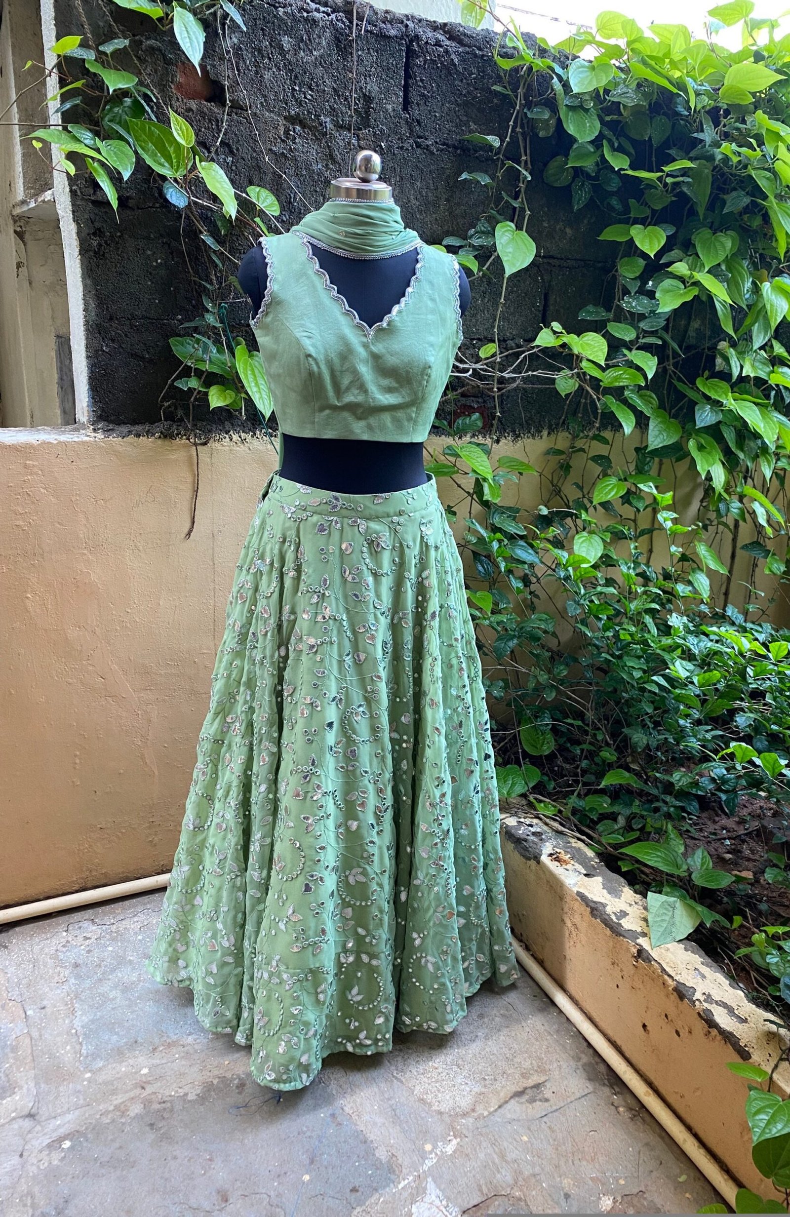 Women’s lehenga Set / mehendi crop top lehenga / Indian crop top skirt USA / wedding lehenga choli USA / lehenga skirt with dupatta /voggish