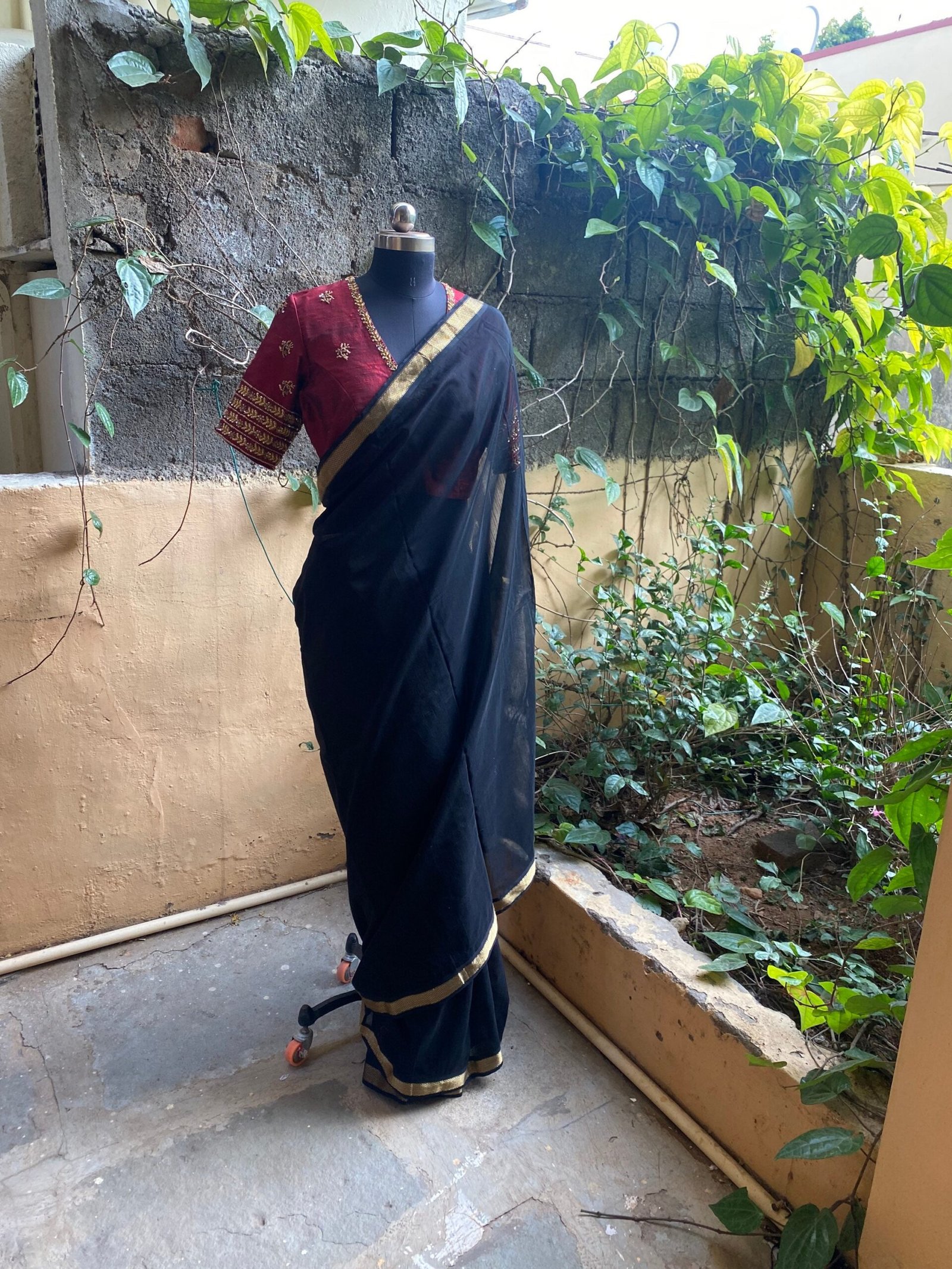 Pure handloom Maheshwari silk cotton saree/ sari with red hand embroidered blouse / handloom saree with designer blouse /black saree usa