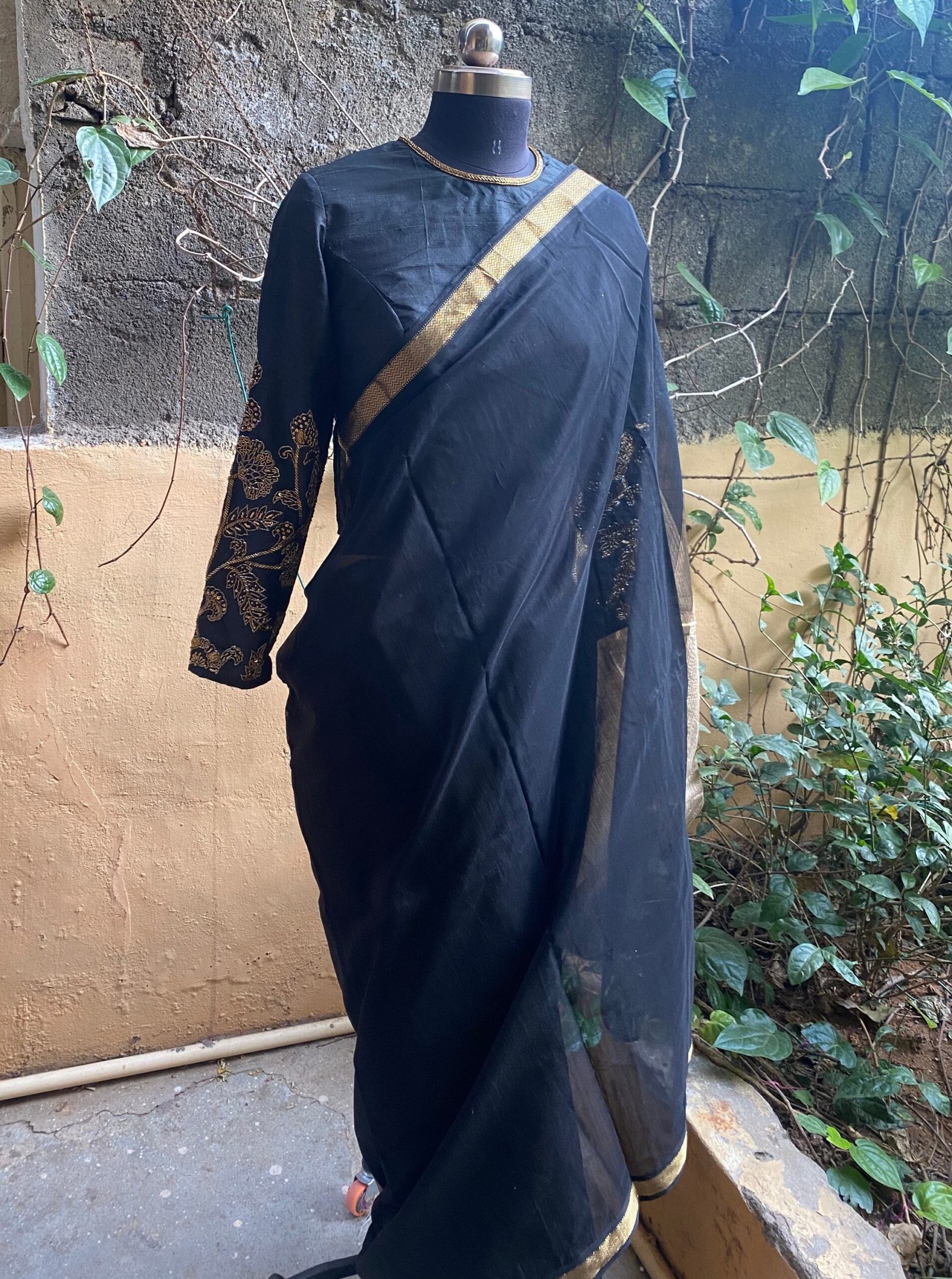 Pure handloom Maheshwari silk cotton saree/ sari with hand embroidered raw silk blouse / cotton silk saree with designer blouse /black saree