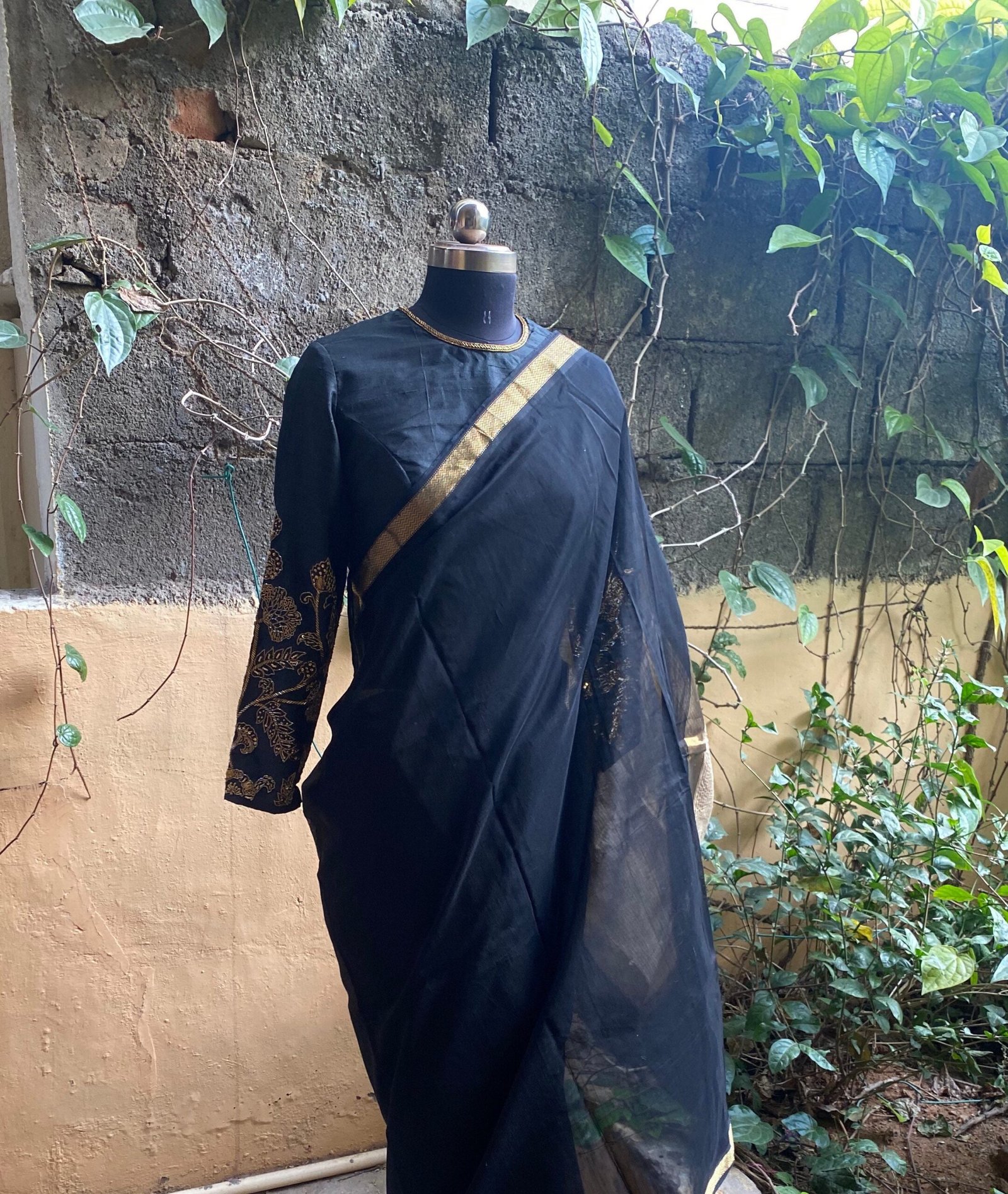 Pure handloom Maheshwari silk cotton saree/ sari with hand embroidered raw silk blouse / cotton silk saree with designer blouse /black saree