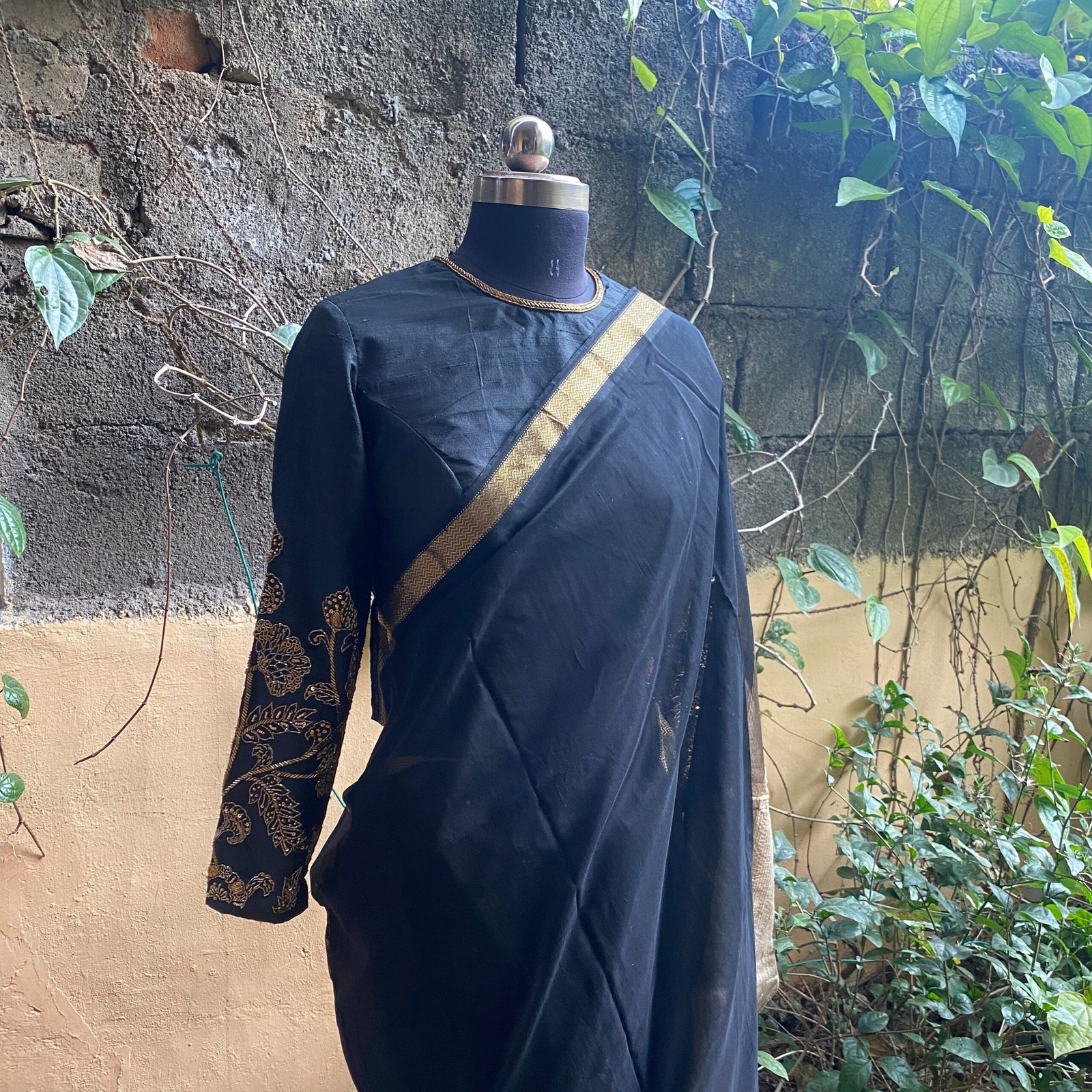 Pure handloom Maheshwari silk cotton saree/ sari with hand embroidered raw silk blouse / cotton silk saree with designer blouse /black saree