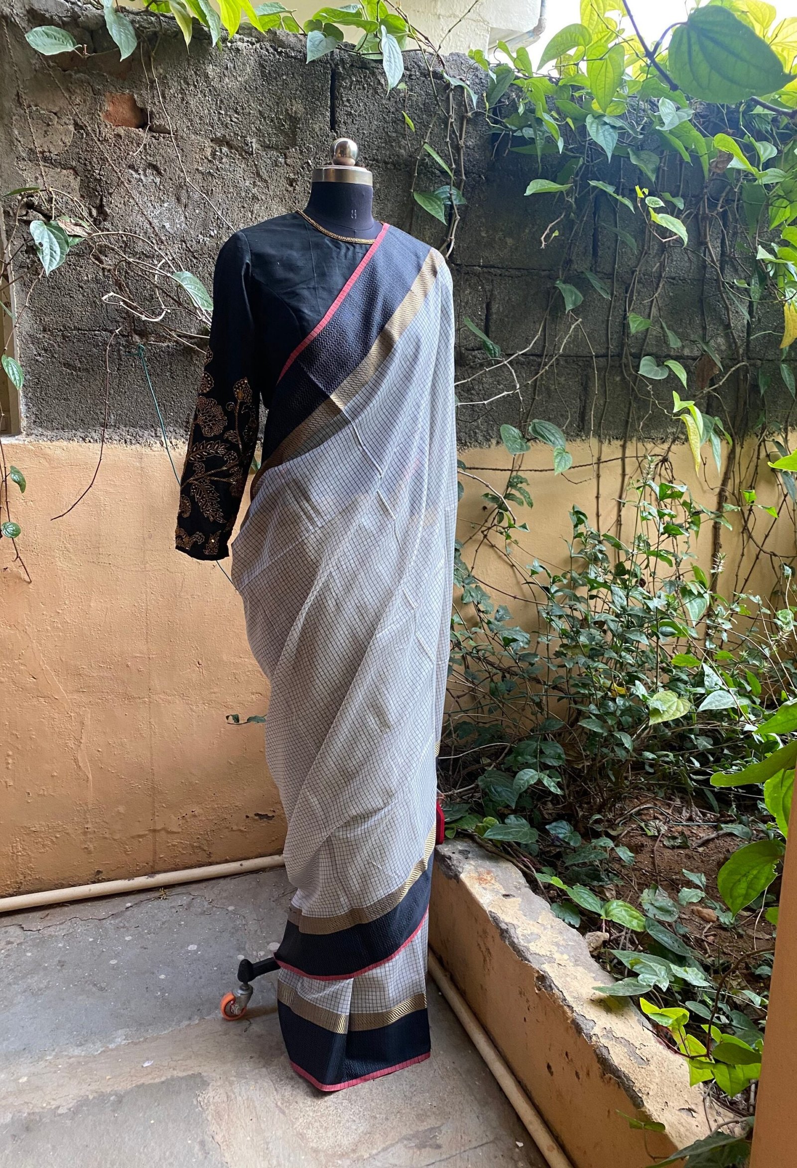 Pure handloom Maheshwari silk cotton saree/ sari with raw silk hand embroidered blouse / handloom saree with designer blouse /checks saree
