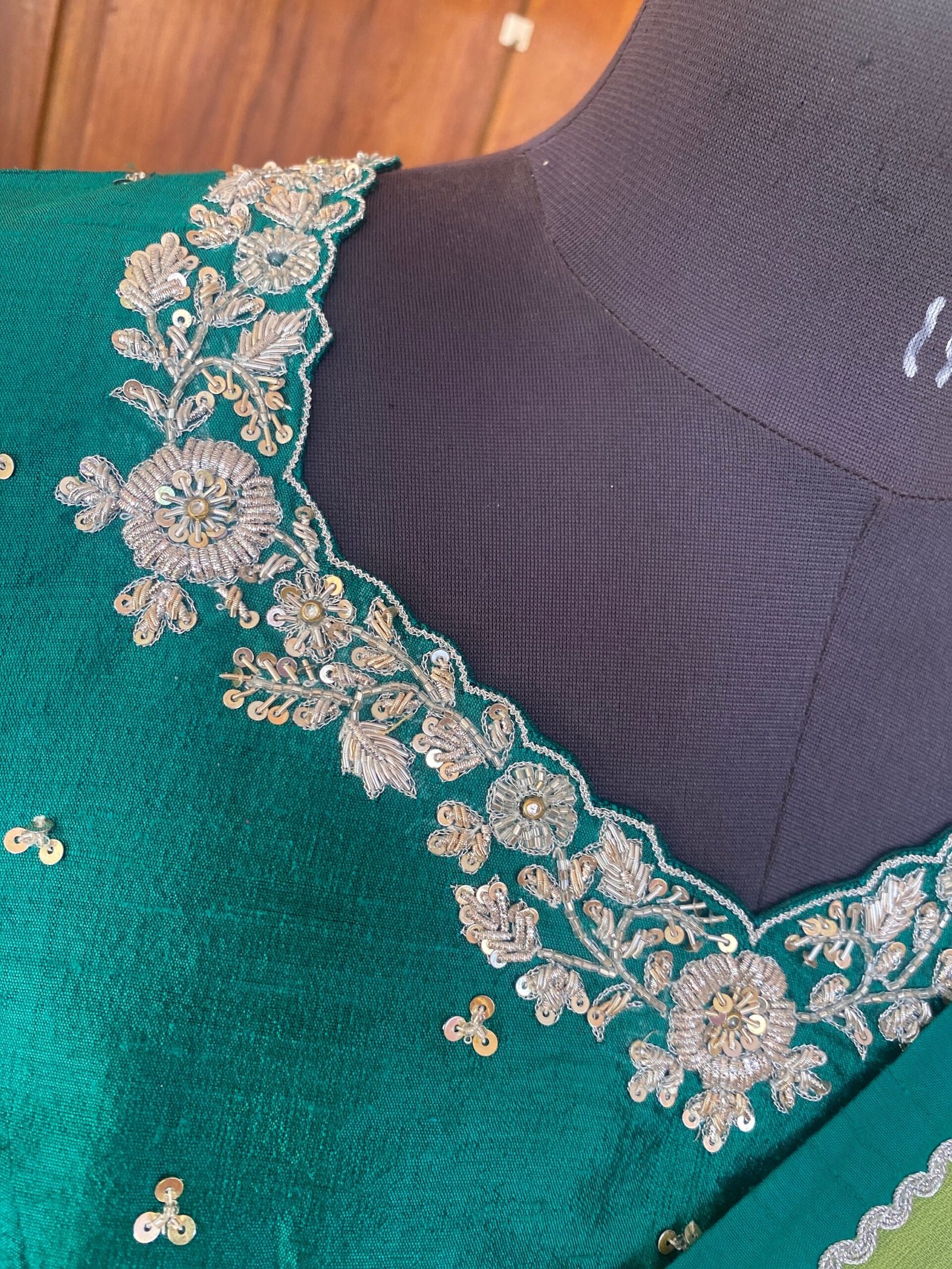 Green chiffon silk saree with hand Embroidered blouse | buti embroidered saree with ready blouse | sarees USA |green silk sare / saree belt