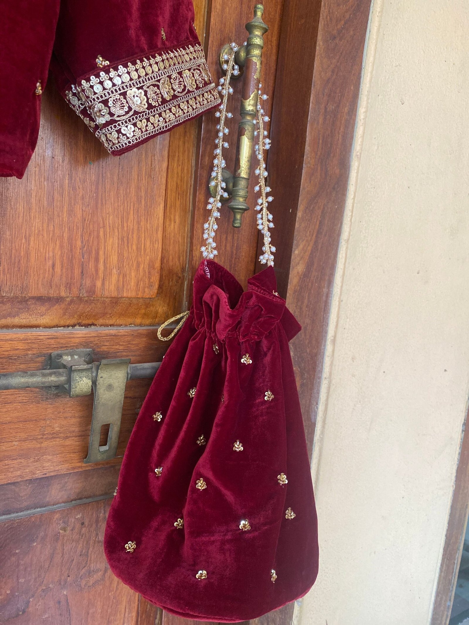 Red velvet ready made saree blouse USA / burgundy red crop top/ velvet stitched saree blouse / saree blouse USA / designer maroon red blouse