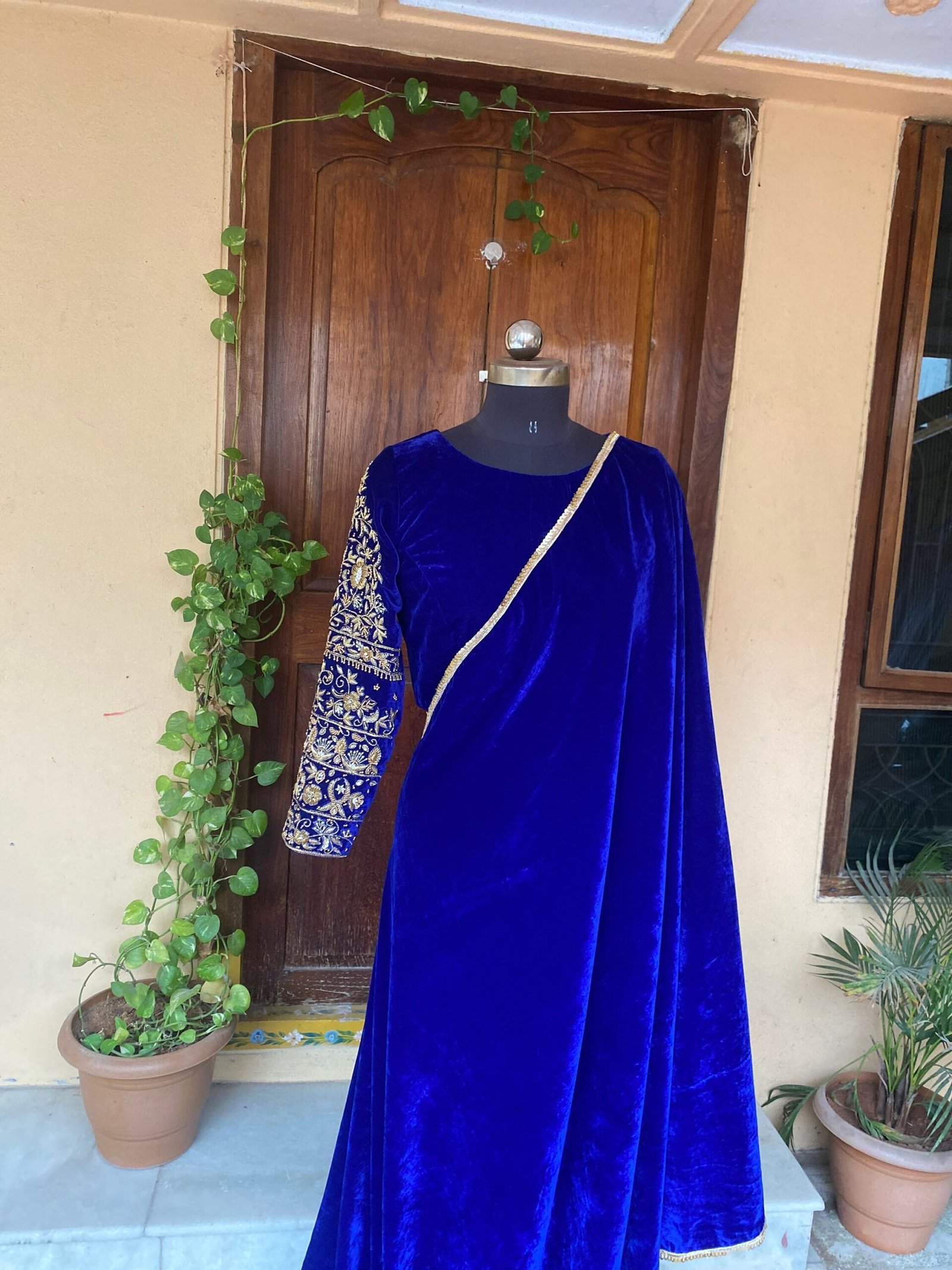 Royal blue velvet saree with hand Embroidered blouse |heavy embroidered velvet blouse and saree |full sleeve blouse/royal blue velvet saree