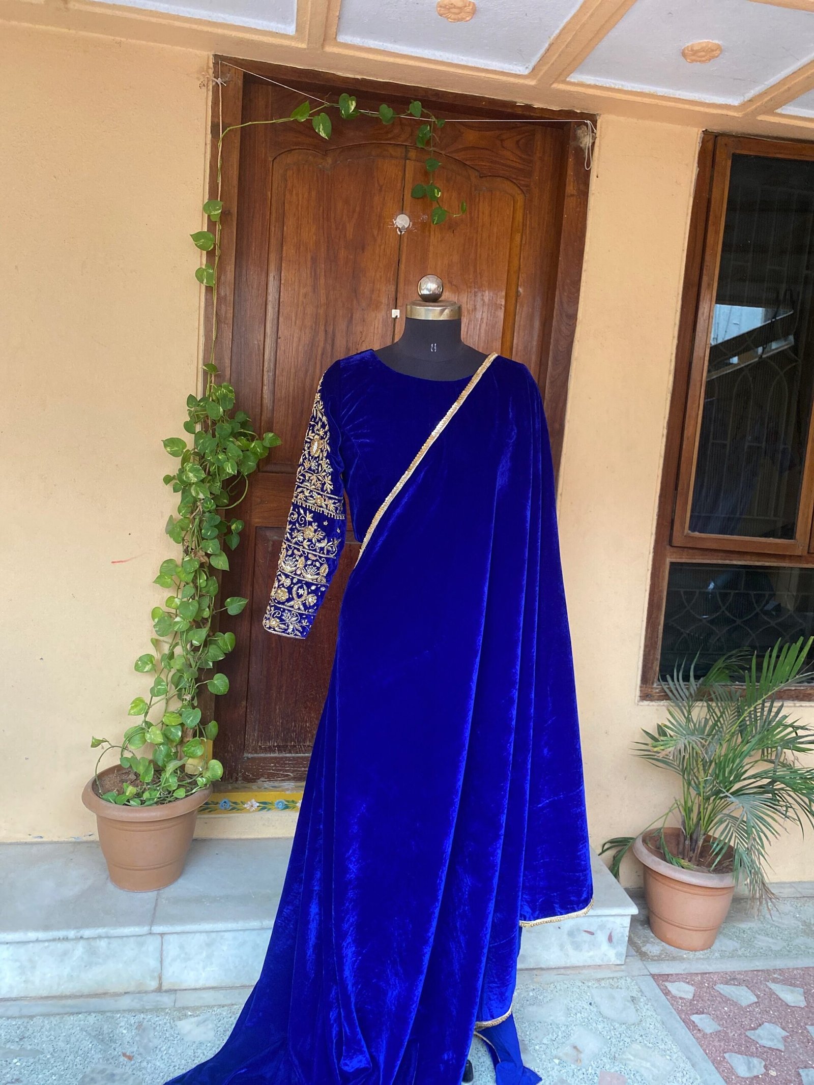 Royal blue velvet saree with hand Embroidered blouse |heavy embroidered velvet blouse and saree |full sleeve blouse/royal blue velvet saree