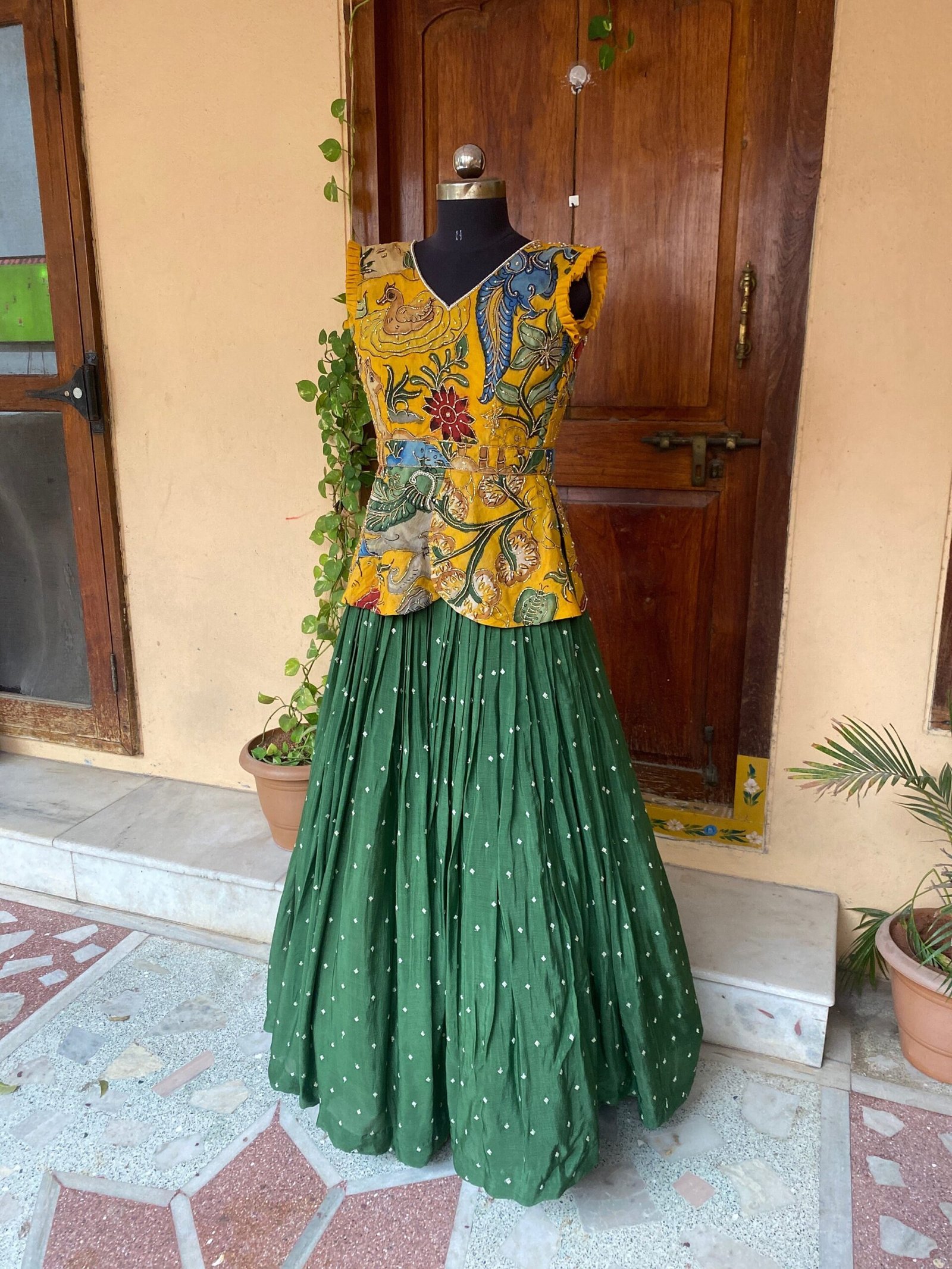 Women’s pure kalamkari lehenga set / crop top lehenga / Hand painted lehenga USA / wedding lehenga USA / kalamkarilehenga choli /voggish usa