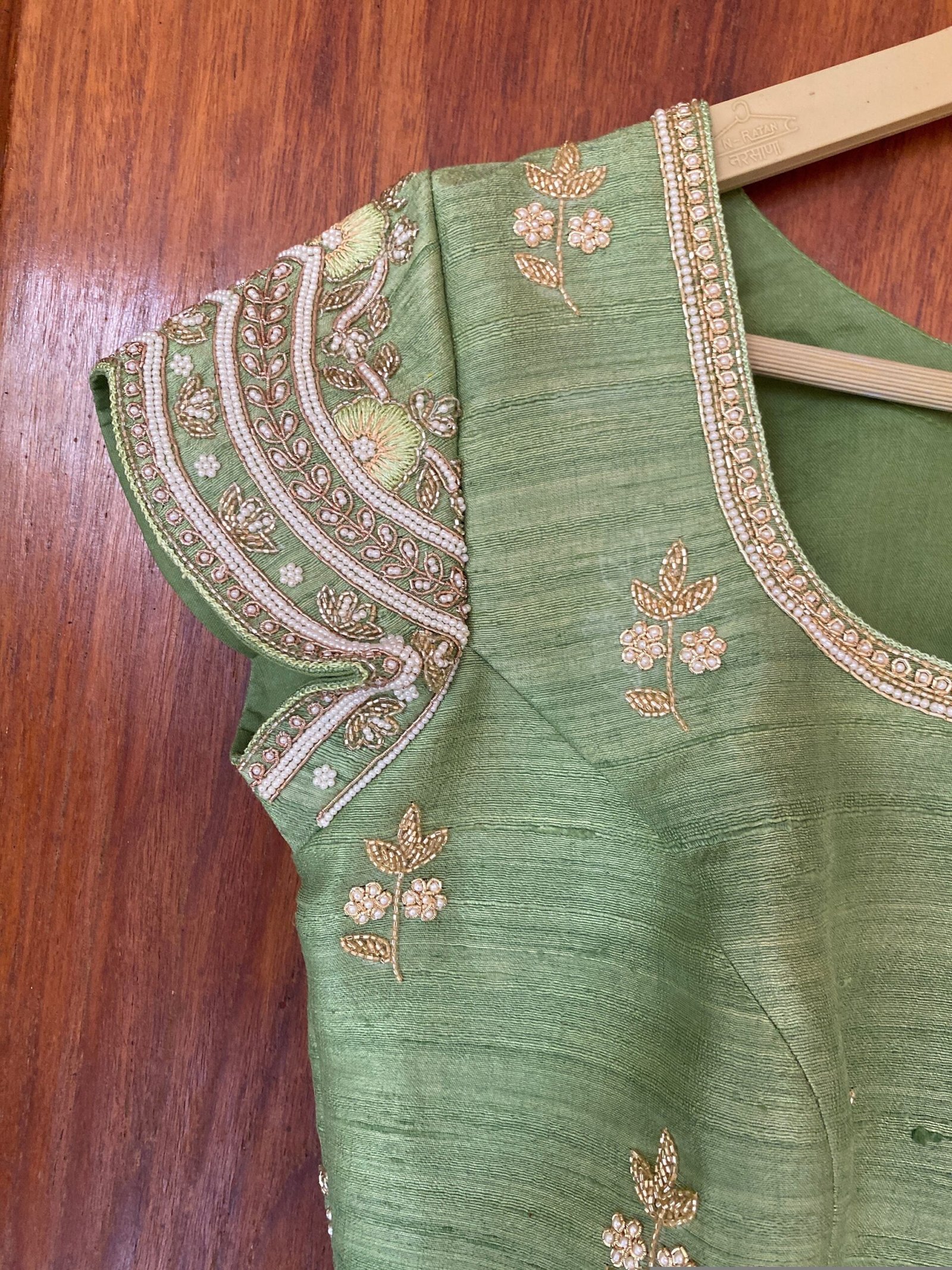 Pure silk hand embroidery blouse/saree maggam blouse /light green saree blouse/hand embroidered blouse/pista green ready made blouse zardosi