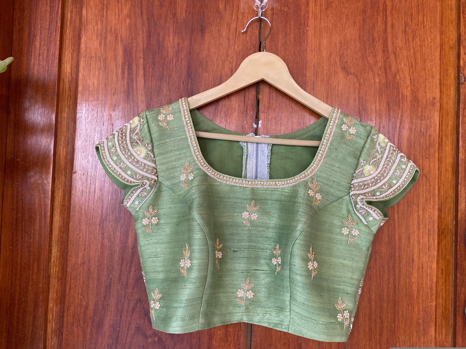 Pure silk hand embroidery blouse/saree maggam blouse /light green saree blouse/hand embroidered blouse/pista green ready made blouse zardosi
