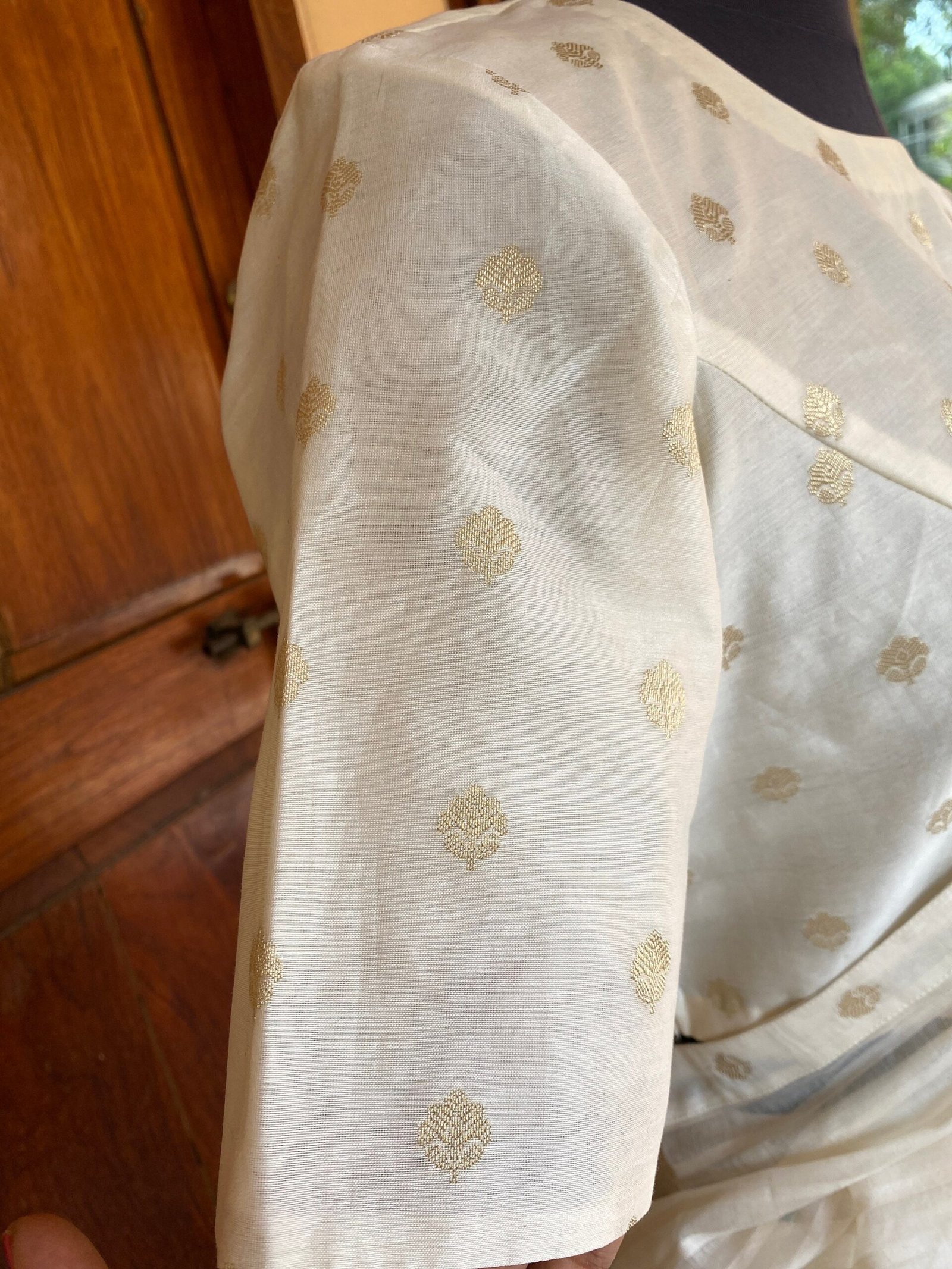 Pure Handloom cream chanderi saree with blouse/high neck readymade blouse/white stripes saree with stitched blouse/Onam saree/Kerala saree