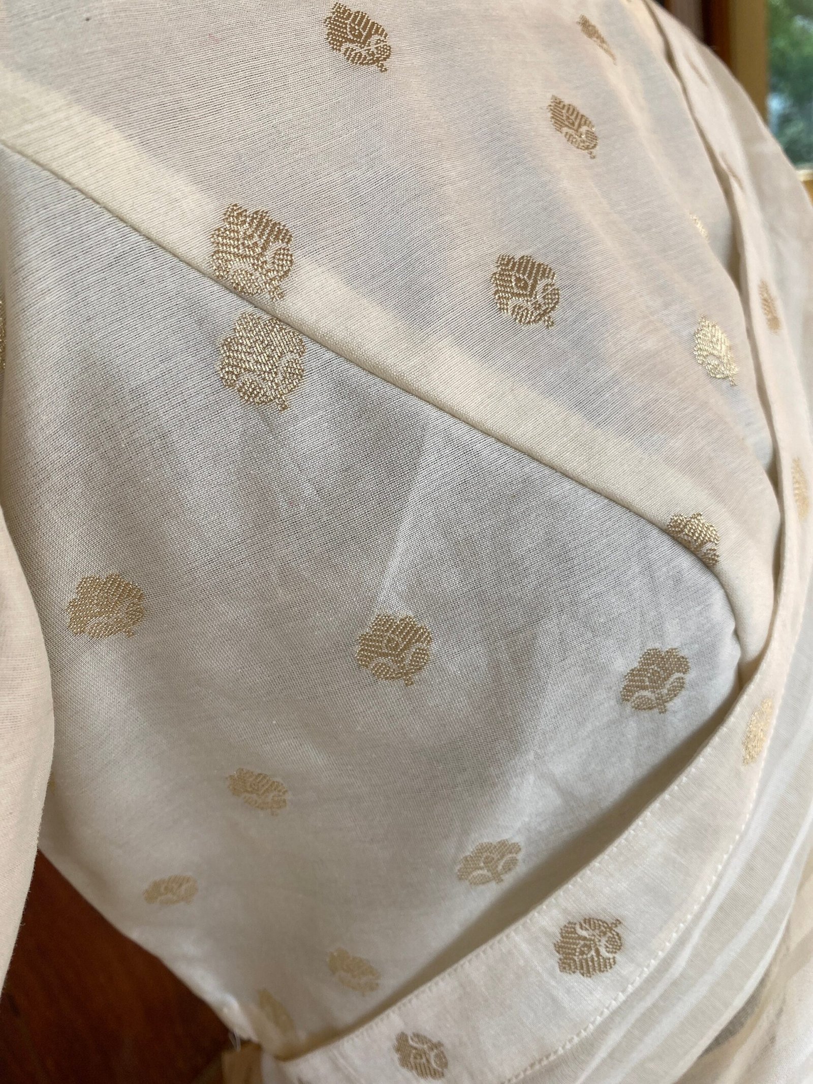 Pure Handloom cream chanderi saree with blouse/high neck readymade blouse/white stripes saree with stitched blouse/Onam saree/Kerala saree