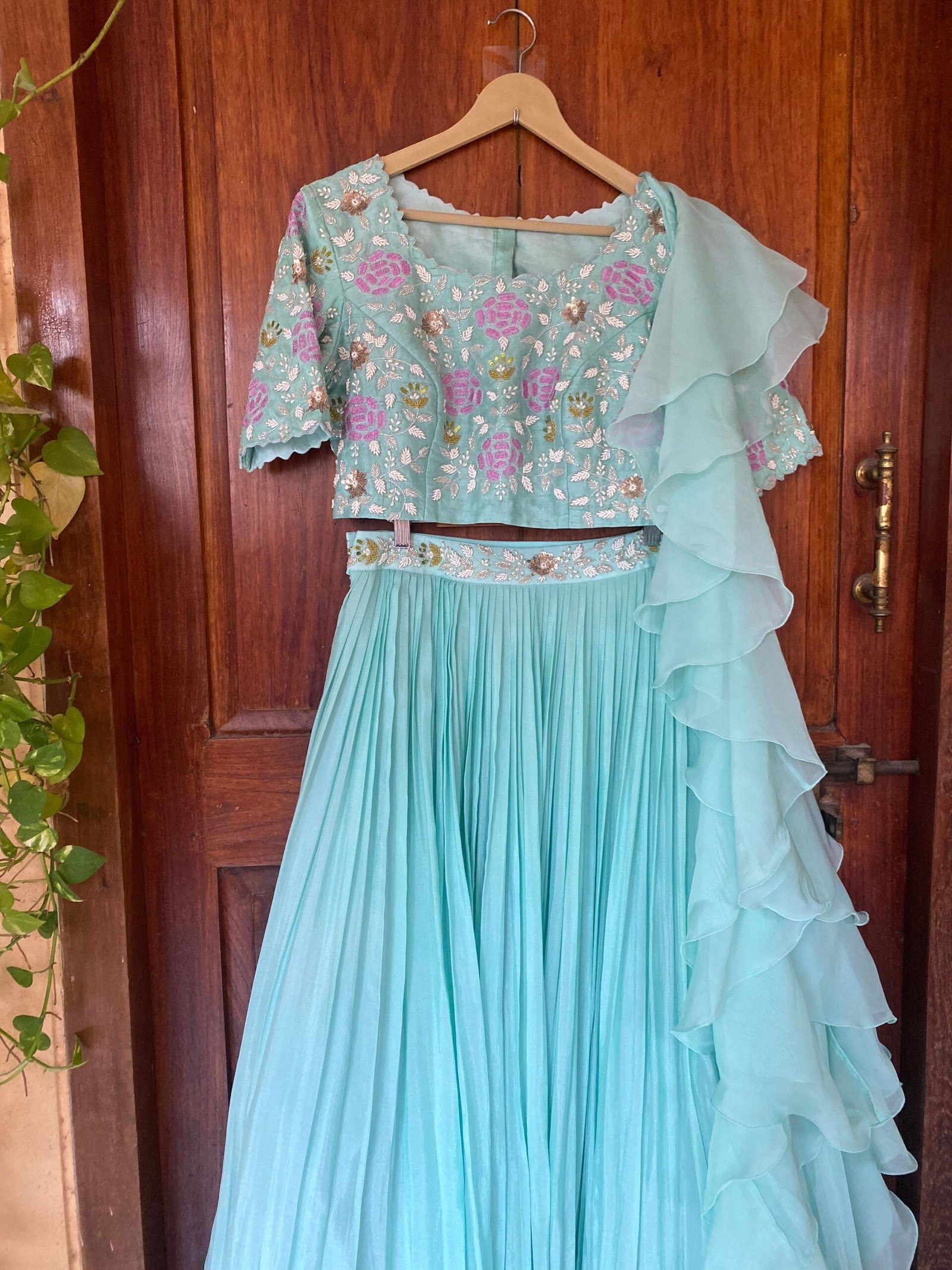 Women’s lehenga set/pista gree crop top lehenga /Indian crop top skirt USA/wedding lehenga USA /chiffon silk skirt/lehenga choli set usa