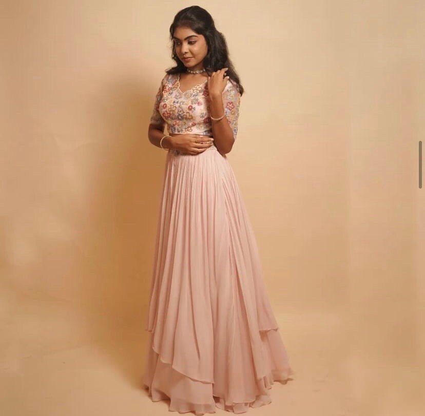 Women’s lehenga set/ crop top lehenga/Heavy crop top skirt USA/wedding lehenga USA /sequin lehenga skirt/peach lehenga/teens top n lehenga