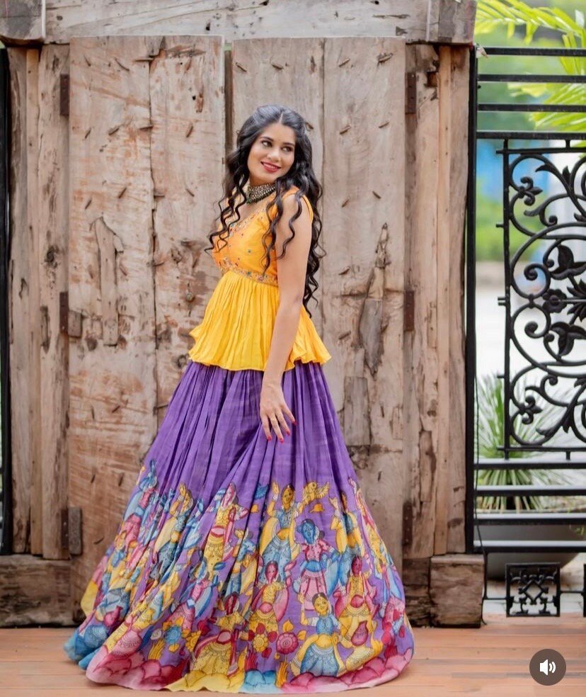 Hand-Painted Kalamkari Lehenga Set: Silk Crop Top, Embroidered Skirt, Kalamkari lehenga set,lavender I lehenga set , hand painted lehenga se