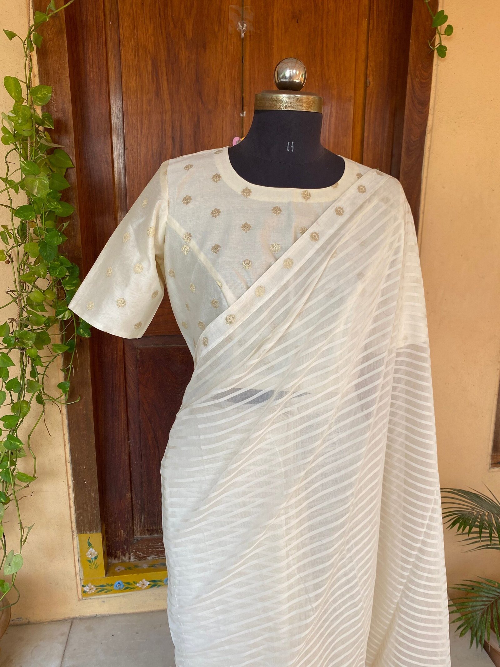 Pure Handloom cream chanderi saree with blouse/high neck readymade blouse/white stripes saree with stitched blouse/Onam saree/Kerala saree