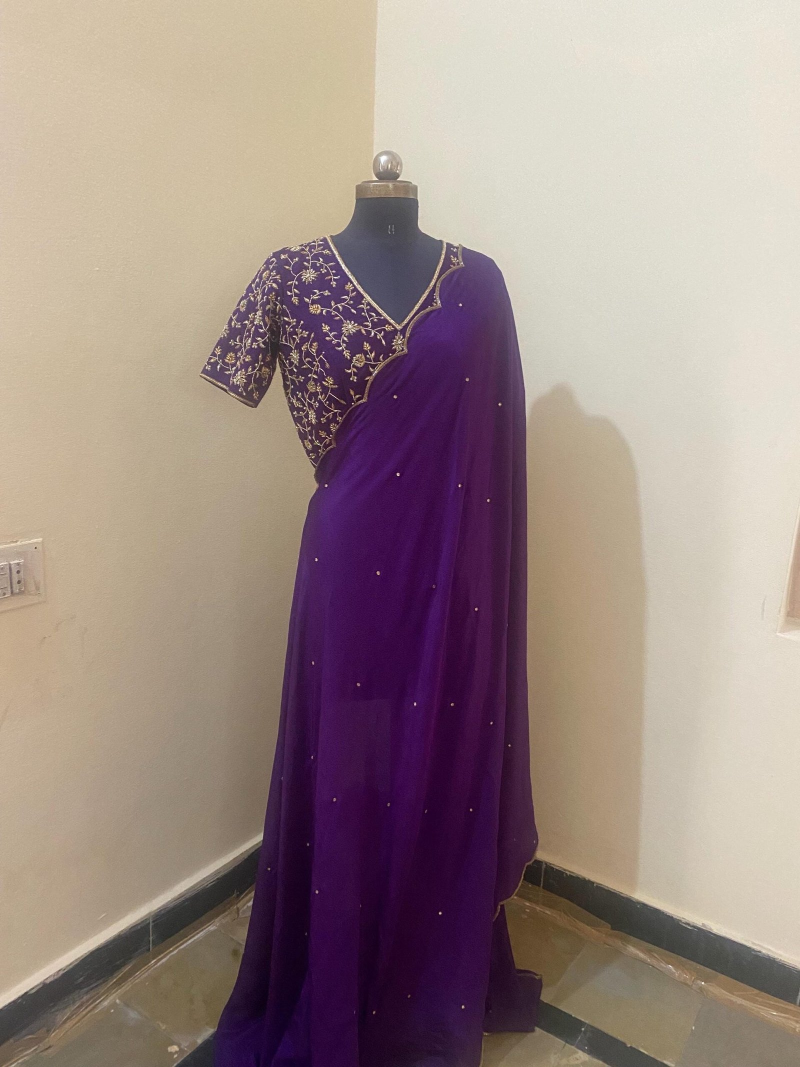 Purple hand work saree with blouse|purple embroidered saree with ready blouse|purpleheavy blouse|embroidered blouse with saree|scallop saree