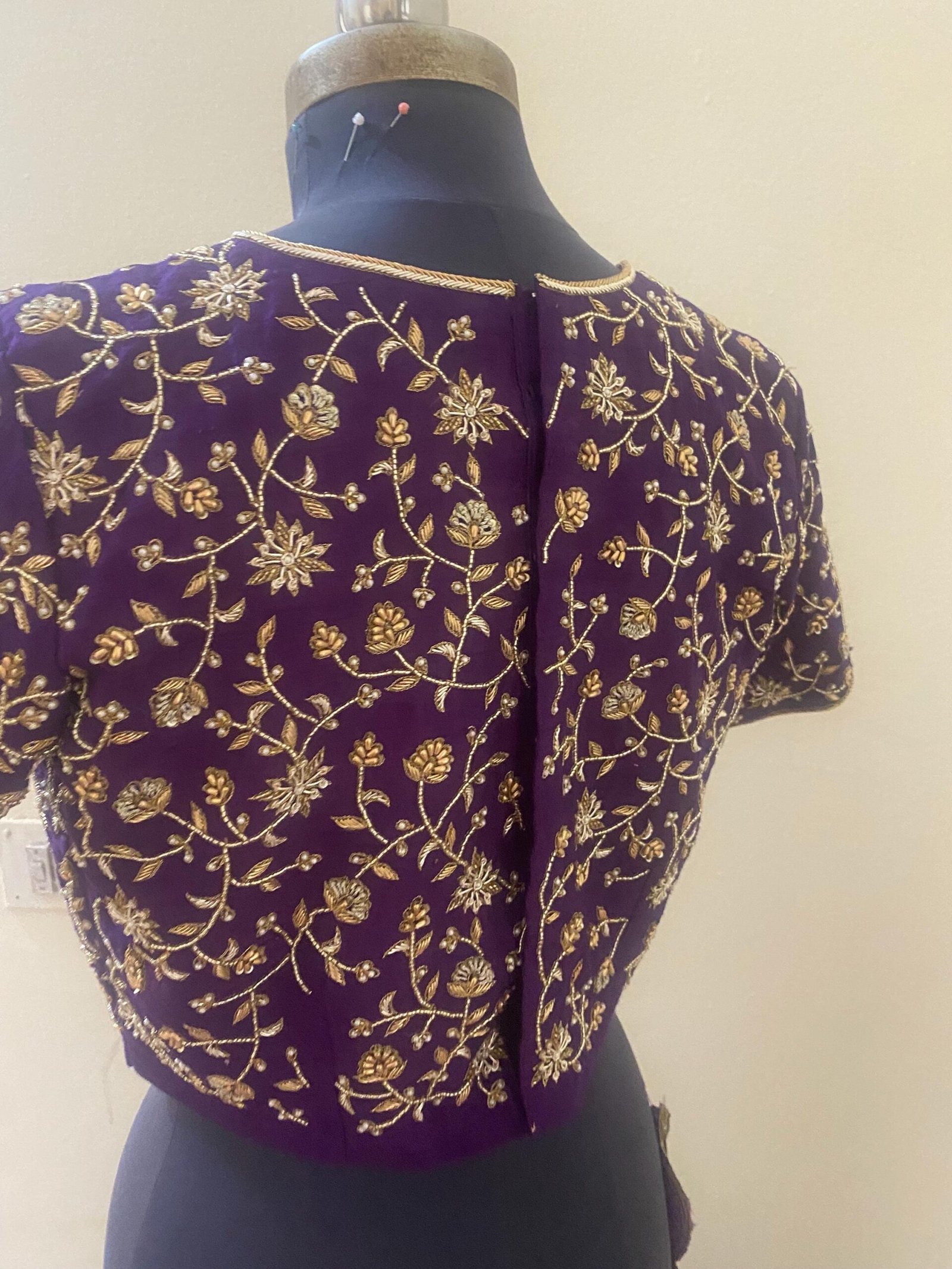 Purple hand work saree with blouse|purple embroidered saree with ready blouse|purpleheavy blouse|embroidered blouse with saree|scallop saree