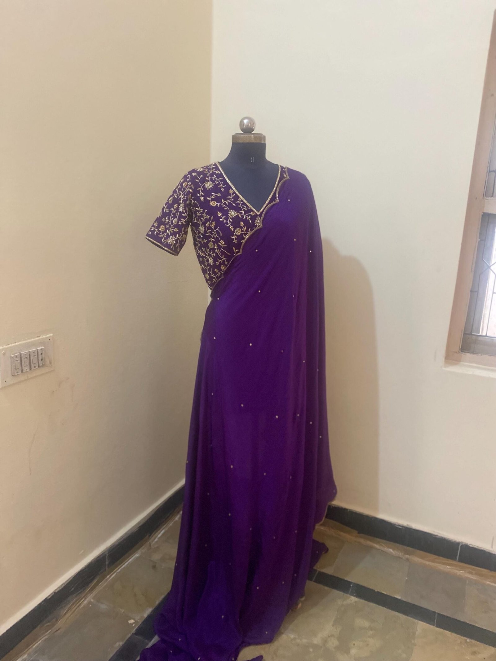 Purple hand work saree with blouse|purple embroidered saree with ready blouse|purpleheavy blouse|embroidered blouse with saree|scallop saree