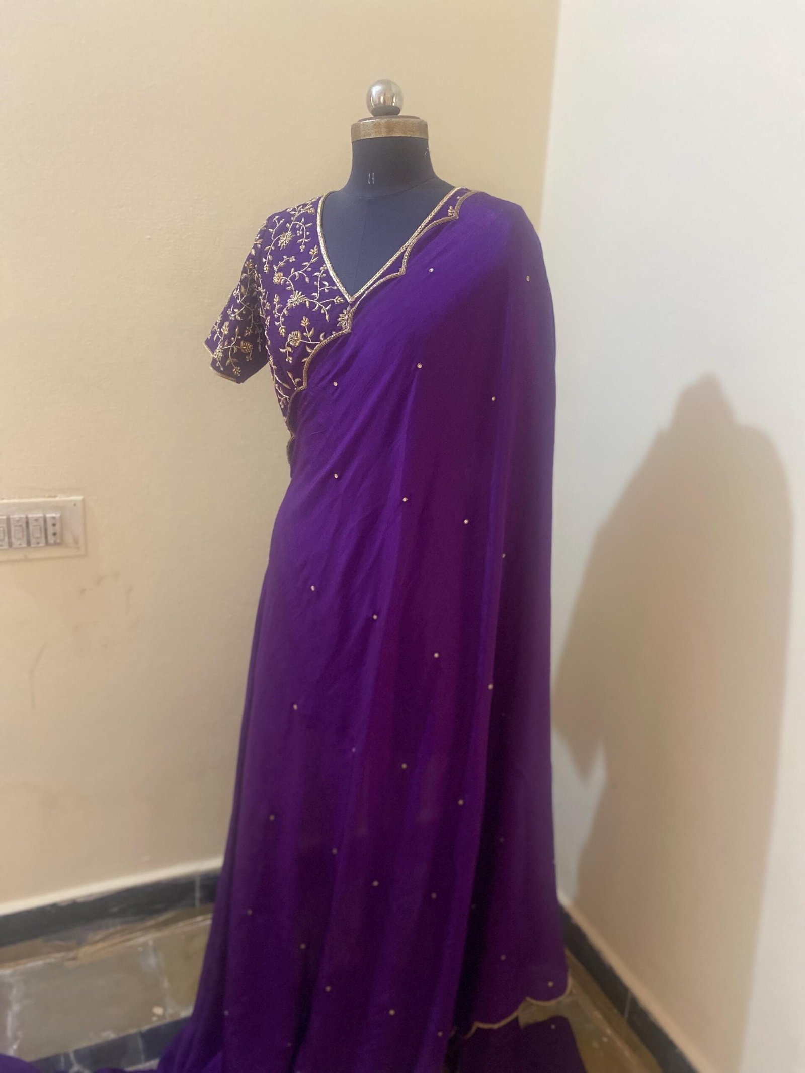 Purple hand work saree with blouse|purple embroidered saree with ready blouse|purpleheavy blouse|embroidered blouse with saree|scallop saree