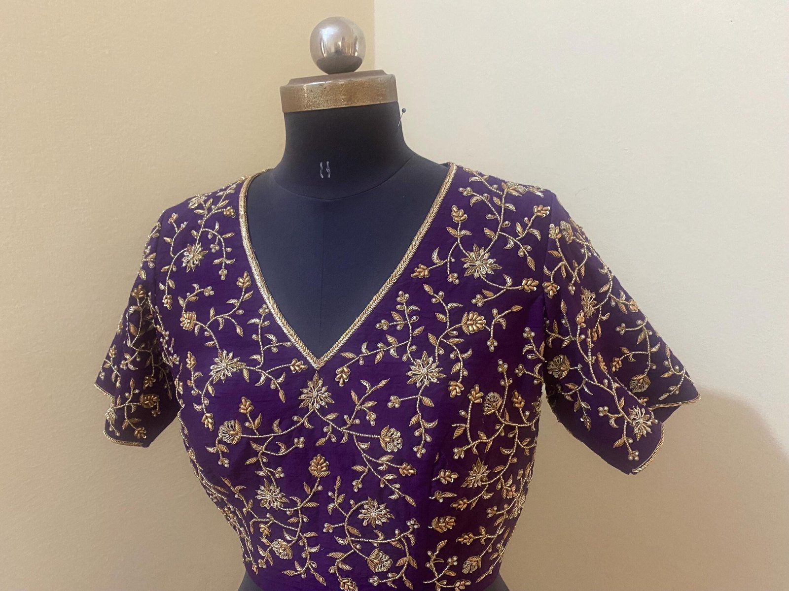 Purple hand work saree with blouse|purple embroidered saree with ready blouse|purpleheavy blouse|embroidered blouse with saree|scallop saree
