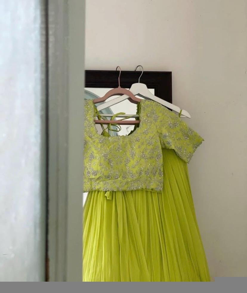 Women’s lehenga set/green croptop lehenga/Indian crop top skirt USA/hand embroidered wedding lehenga USA/lime green crop top lehenga choli