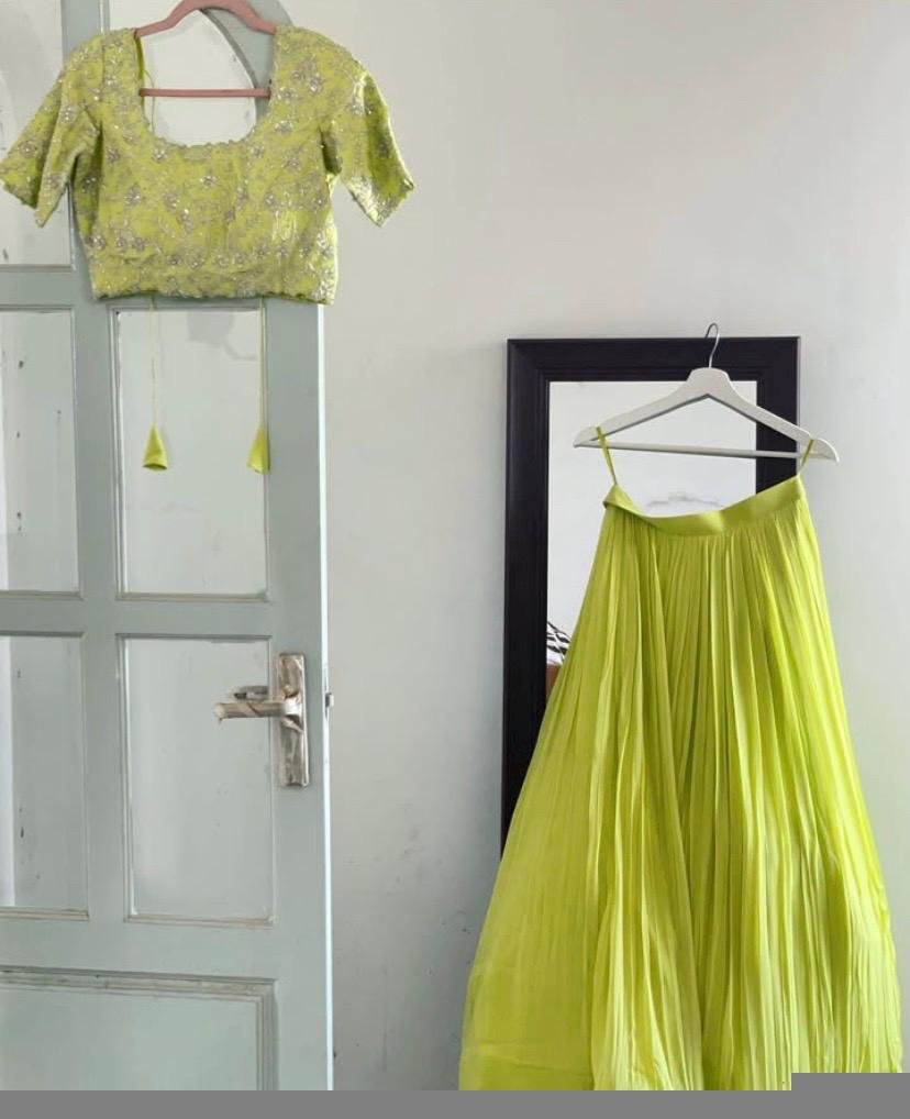 Women’s lehenga set/green croptop lehenga/Indian crop top skirt USA/hand embroidered wedding lehenga USA/lime green crop top lehenga choli