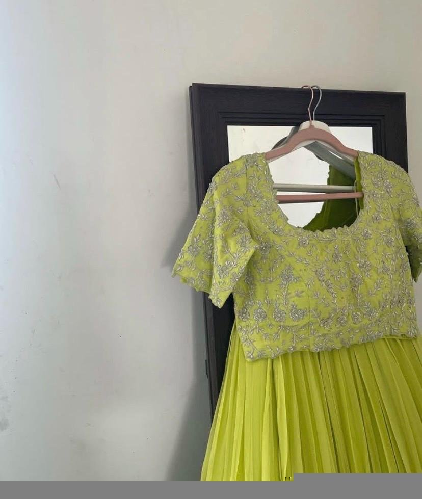 Women’s lehenga set/green croptop lehenga/Indian crop top skirt USA/hand embroidered wedding lehenga USA/lime green crop top lehenga choli