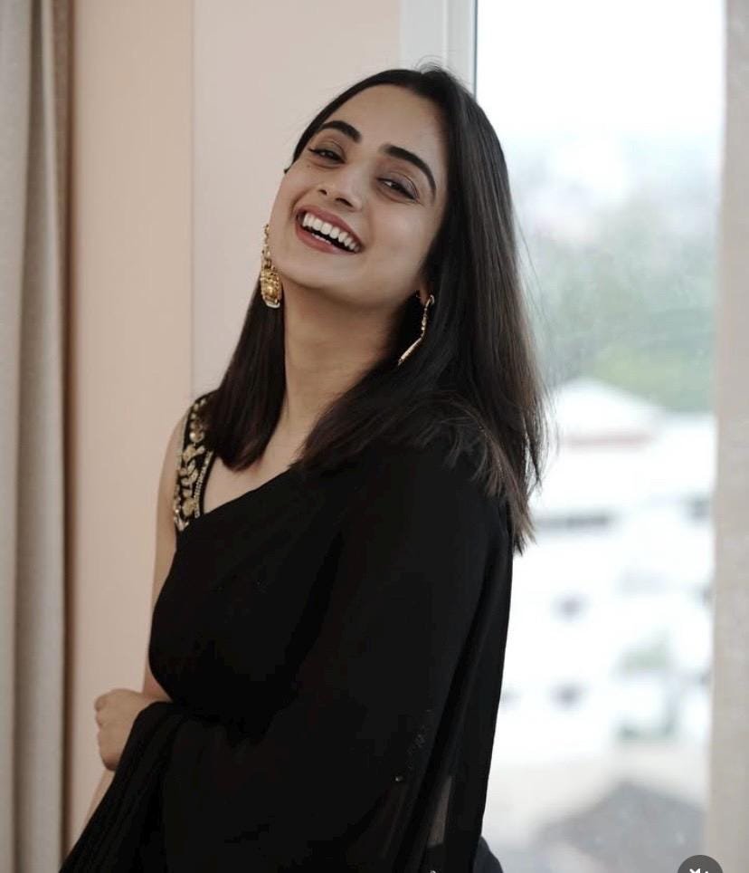 Black crepe silk saree with hand embroidered blouse/black saree with sleeveless heavy handwork blouse|sarees USA |black cocktail saree usa