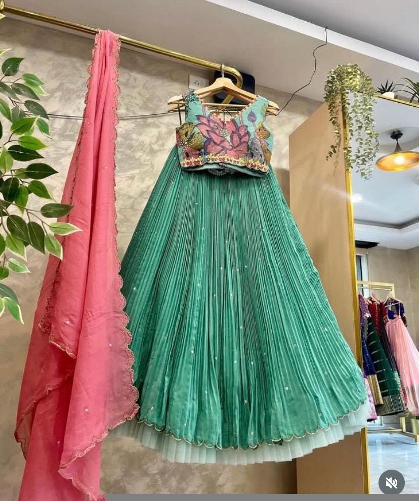 Hand-Painted Kalamkari Lehenga Set: Green Crop Top, Peach Dupatta