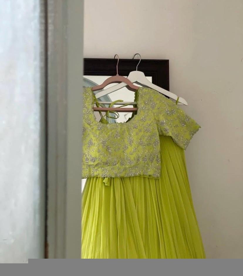 Women’s lehenga set/green croptop lehenga/Indian crop top skirt USA/hand embroidered wedding lehenga USA/lime green crop top lehenga choli