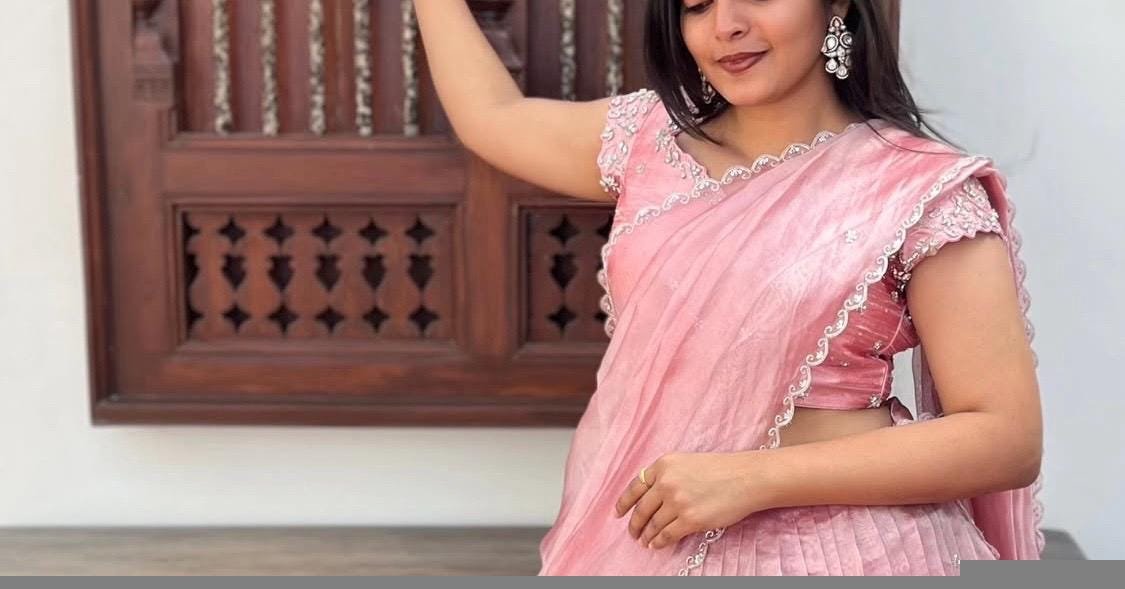 Women’s lehenga set/pink croptop lehenga/Indian crop top skirt USA/hand embroidered lehenga set dupatta/pink lehenga skirt/pink lehenga set