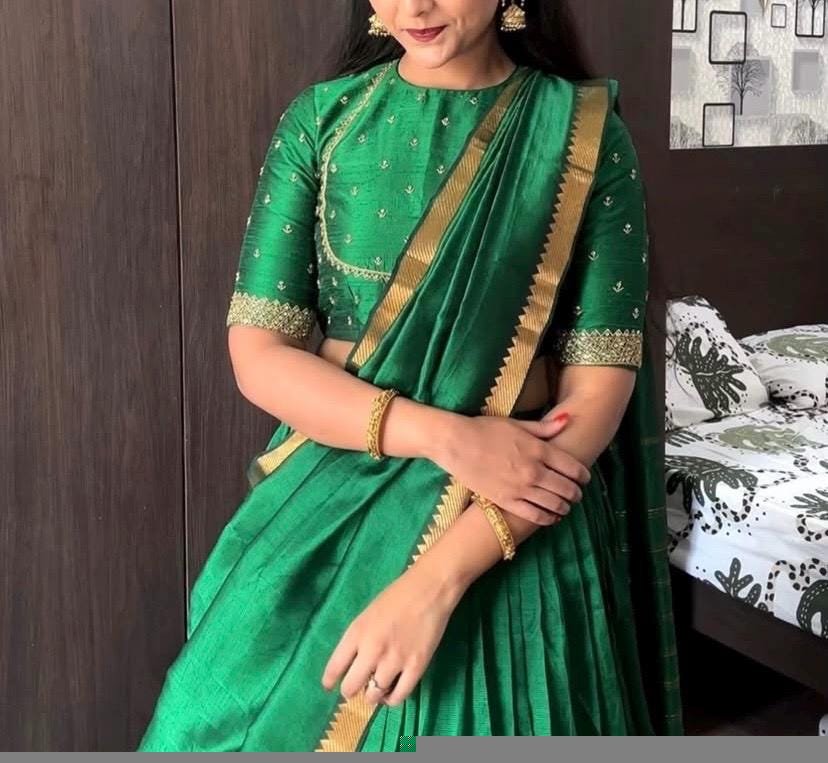 Women’s lehenga Set/green crop top lehenga / Indian crop top skirt USA/pure Mangalgiri pattu lehenga choli/green half saree with dupatta/