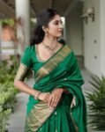 Women’s lehenga Set/green traditionalcrop top lehenga / Indian crop top skirt USA/pure handlooom lehenga choli/green half saree with dupatta